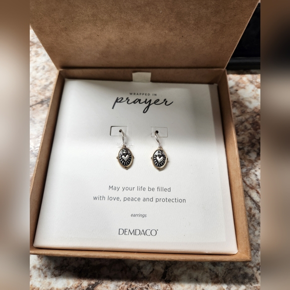 DEMDACO Wrapped in Prayer Womens One Size Metal Fashion Dangle Drop Earrings - Picture 6 of 7